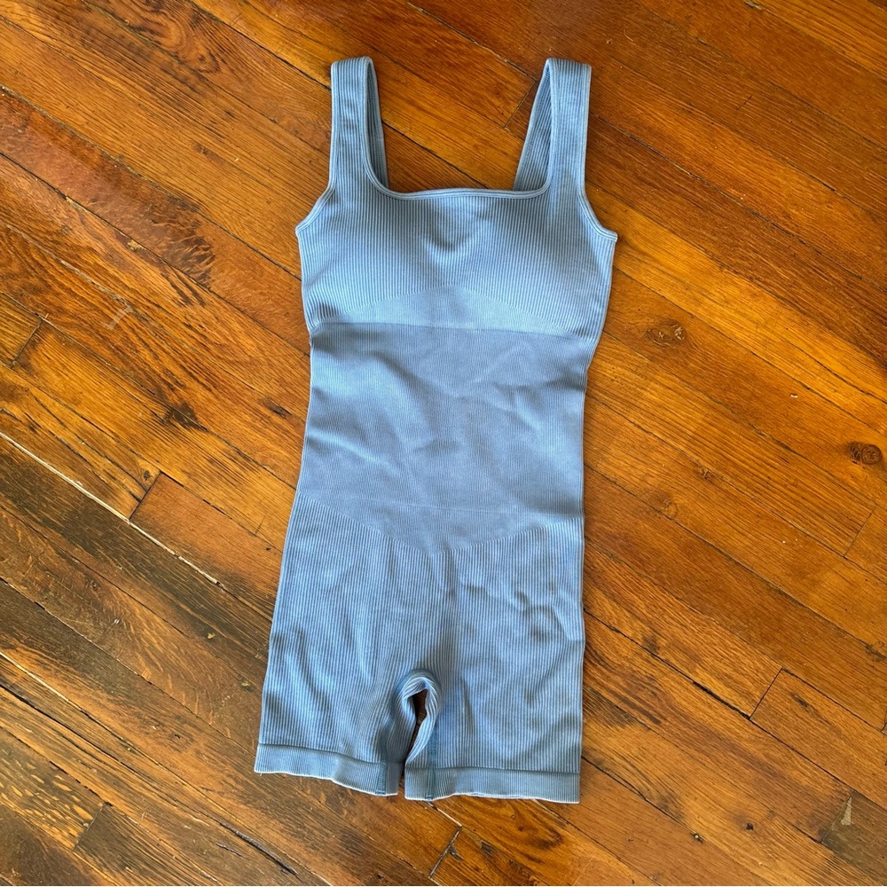NWOT - seamless sculpting active romper